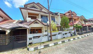 Mr 063477 Disewakan Rumah Bagus 2 Lantai Daerah Gejayan, Dekat Dengan Pakuwon Mall, Ugm, Dalam Perum