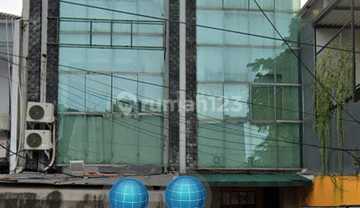 Disewakan Ruko 3,5 Lantai di Tebet, Jakarta Selatan