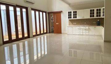 RUMAH MEWAH 2 LANTAI 5 BR AREA PEGANGSAAN, HIGH CEILING!