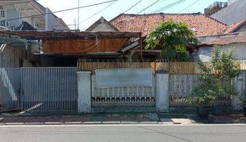 RUMAH VINTAGE MENTENG 1 LANTAI 2+2 BR! DI PINGGIR JALAN BESAR!