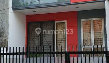 Rumah Bagus 3 Lantai, Strategis Tomang, Jakarta Barat