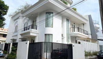 Rumah 3 Lantai Bagus Furnished Sertifikat Hak Milik 