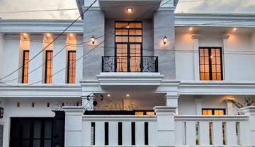 Rumah mewah 2 Lantai neo classic di  kebayoran baru jakarta selatan SHM
