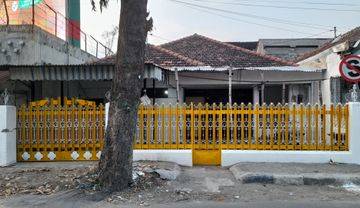 Rumah Tengah Kota Jombang Pinggir Jalan Area Komersil