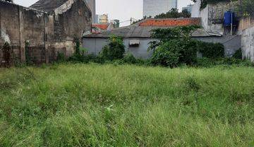 Tanah Matang Bentuk Persegi di Lokasi Komersil Jakarta Selatan