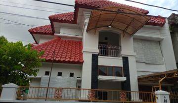 Rumah 2 Lantai Bagus Terawat, Full Furnished, Dalam Perumahan, Dekat Transmart