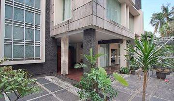 Dijual Rumah Lama Cocok Untuk Kantor Di Dharmawangsa
