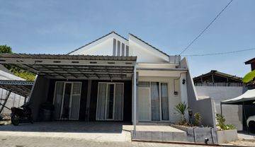 Rumah dengan kesan mewah dan futuristik area sambiroto semarang  