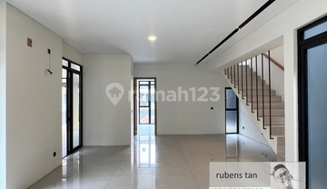 Rumah cantik nayapati kota baru Parahyangan 