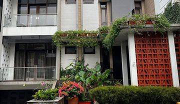 Rumah Lebak Bulus Dalam Town House Full Furnish Dekat MRT