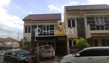 Rumah Cantik tepi Jalan Utama dekat Demangan