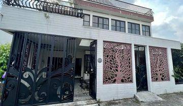 Rumah Mewah 3 lantai deresan dekat Kampus UGM
