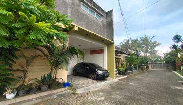 Rumah 2 lantai dalam perumahan Jl Damai