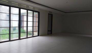 New House Keren.. Taman Depan Belakang di Area Kota Baru Parahyangan