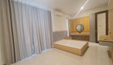 Rumah Dg Tampilan Menawan Dikawasan Kota Baru Parahyangan, Bdg
