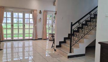 Disewakan Rumah Cantik Siap Huni di Kota Baru Parahyangan, Bdg