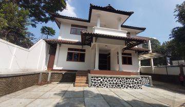 Rumah Sangat Bagus, Main Road Dago, Cocok Untuk Kantor Mess