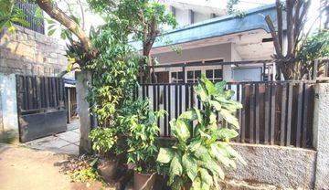 Rumah di Kebayoran Baru 1 Lantai 5 Kamar Tidur SHM