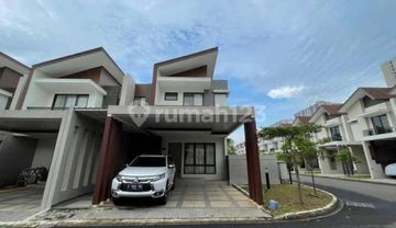 Dijual Rumah Strategis 2 Lantai di Podomoro Golf View