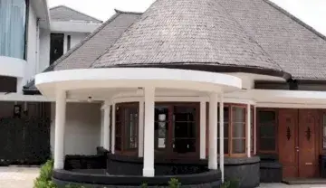 Rumah 2 lantai bergaya Art Deco bergaya belanda heritage di sayap dago cigadung bandung utara