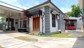  Rumah Mewah Bagus Dengan Halaman Luas di Solo