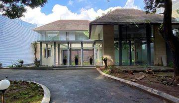 Luxury Modern House In Scbd Area