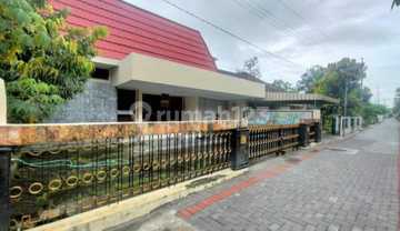 Rumah Homestay Furnish Tanah Luas Kawasan Exclusive Demangan Baru