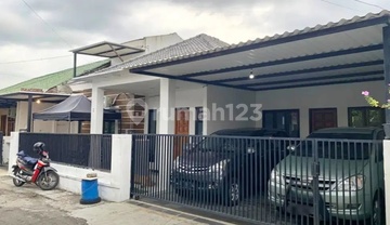 Rumah Modern Minimalis Tanah Luas Dalam Perumahan Timoho Kodya