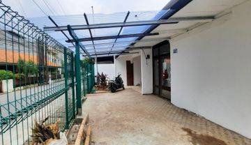Rumah pinggir jln mampang prapatan gatsu kuningan ukt kntor 125jt/thn