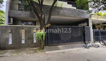 BU.Rumah cantik Fully Furnish Dgn Rooftop Di Halim Jakarta Timur