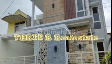 Rumah baru 2 Lantai tengah kota dekat ke Soehat & pusat kota