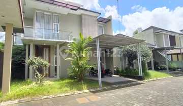 Rumah 2 Lantai 4 Kamar Tidur Full Furnish Dalam Perumahan Dekat Indoluxe Hotel