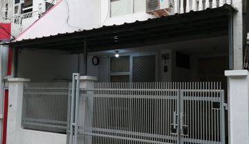 Rumah 2 Lantai Bersih Lokasi Strategis di Kebon Kacang Jakpus