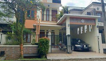 Rumah 2 lantai penataan lega, minim sekat di Villa Gunung Lestari