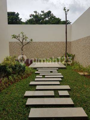 RUMAH 2 LANTAI DEKAT SEKOLAH ST.LAURENSIA, SIAP KPR, BEST PRICE!
