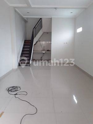 Rumah siap huni 2 lantai di jagakarsa  jakarta selatan