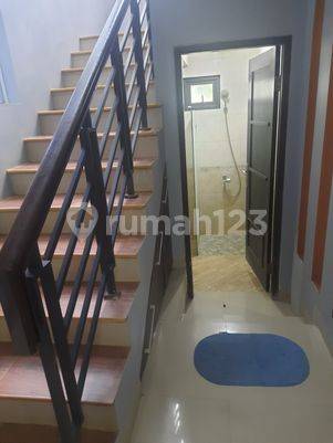 RUMAH SEWA MURAH..FULLY FURNISHED..Rumah modern minimalis,dalam cluster, one gate system , aman dan nyaman di jagakarsa jakarta selatan..
