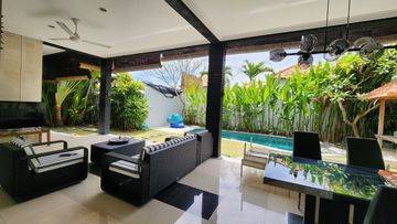 For Lease Beautiful 2 Bedrooms Full Furnished Villa with Open Living Room at Batu Belig