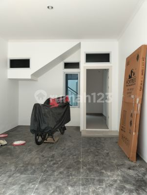 Dijual rumah cantik Cipinang Baru raya Jakarta timur 2Lt SHM