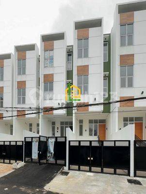 Andre Tjhia Meruya Rumah Uk 4x15.6 Bangunan 3 Lt Dkt Puri Indah