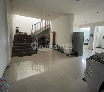 Rumah lux dijual di Garuda SHM Bagus Barat