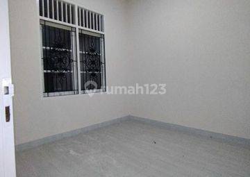 Rumah Bangunan Baru Siap Huni Dijual di Taman Harapan Baru Dekat Harapan Indah Bekasi