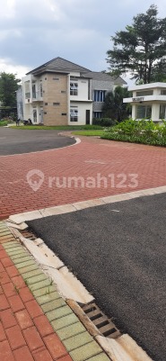 Cukup 50 juta beli rumah mewah di kawasan CBD ciputat Rumah di Jl aria putra 2 Lantai