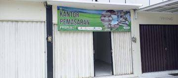Kios Pinggir Jalan Utama Utara Kampus Umy