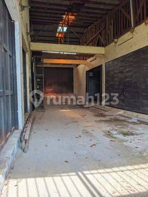 Dijual  Bangunan Toko dan Rumah Tinggal Sangat Ideal untuk Usaha di Cipamokolan, Ciwastra