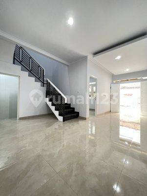 Rumah 2 lantai siap huni 4 kamar tidur dekat tol Depok