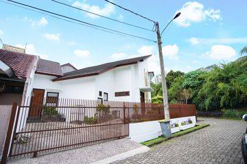 Rumah Strategis di Villa Gunung Lestari Dekat Bintaro Jaya Xchange Harga Nego Kpr J11380