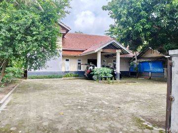 Villa Plus Sawah Jl. Raya Labuan SHM Kondisi Bagus