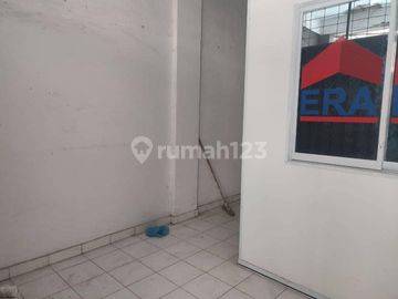 Dijual Murah Ruko 3 lantai  di Sei panas, Sei Panas