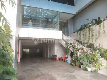 Turun Harga Dijual Gedung Kantor 6 Lantai Dengan Harga Rendah di Jalan Kramat Ii No, 32a Rt.001 Rw.,05 Kelurahan Kwitang Kecamatan Senen Jakarta Pusat, Jakarta Pusat